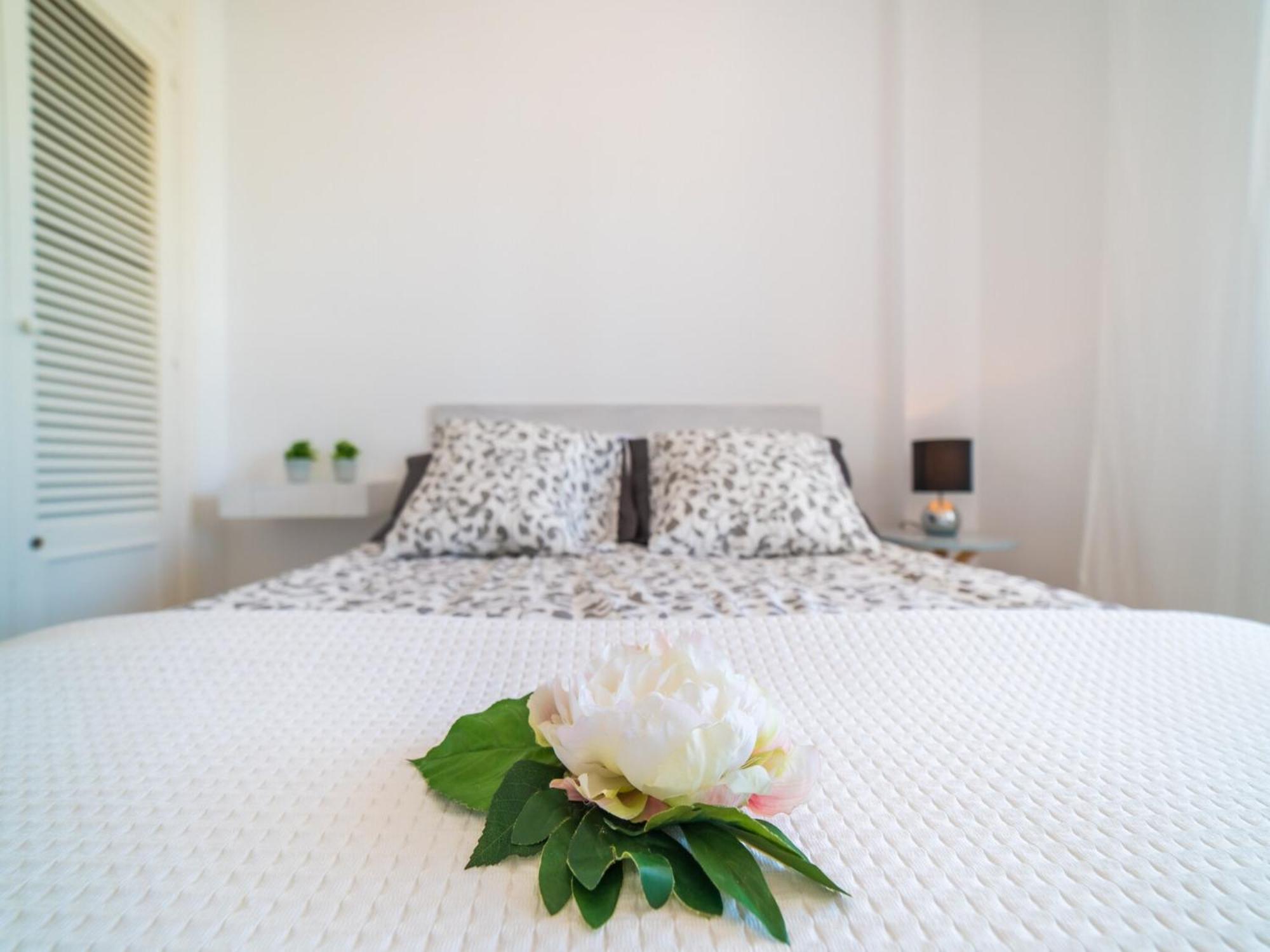 With Spectacular Sea Views *