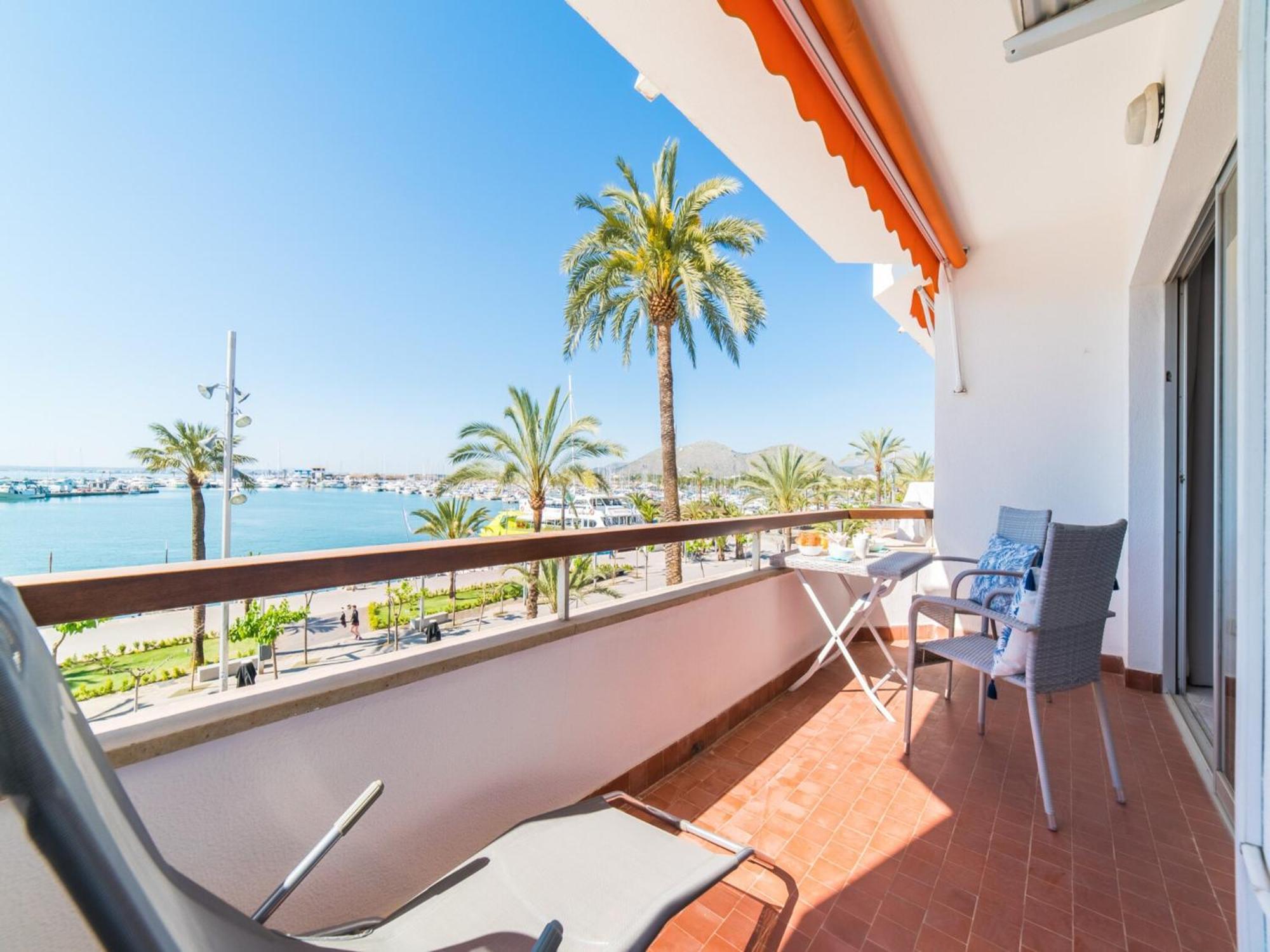 With Spectacular Sea Views Apartment